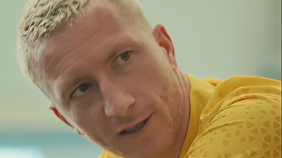 Instagram commercial production with Marco Reus and BVB teammates playing a game on their smartphone while cycling.